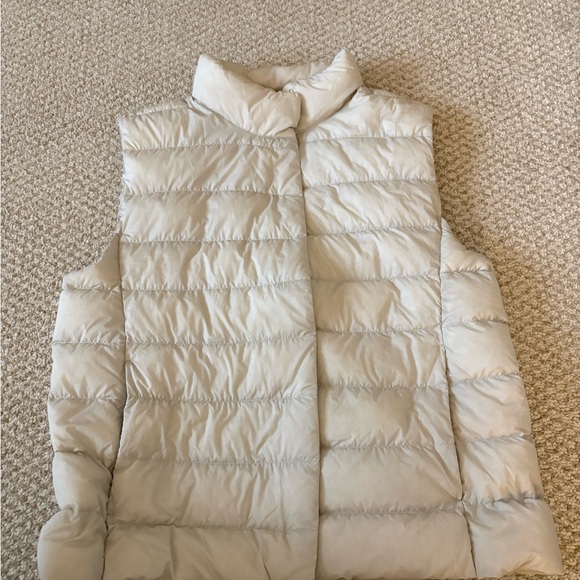 Uniqlo Jackets & Blazers - Uniqlo Women's Light Beige Puffer Vest